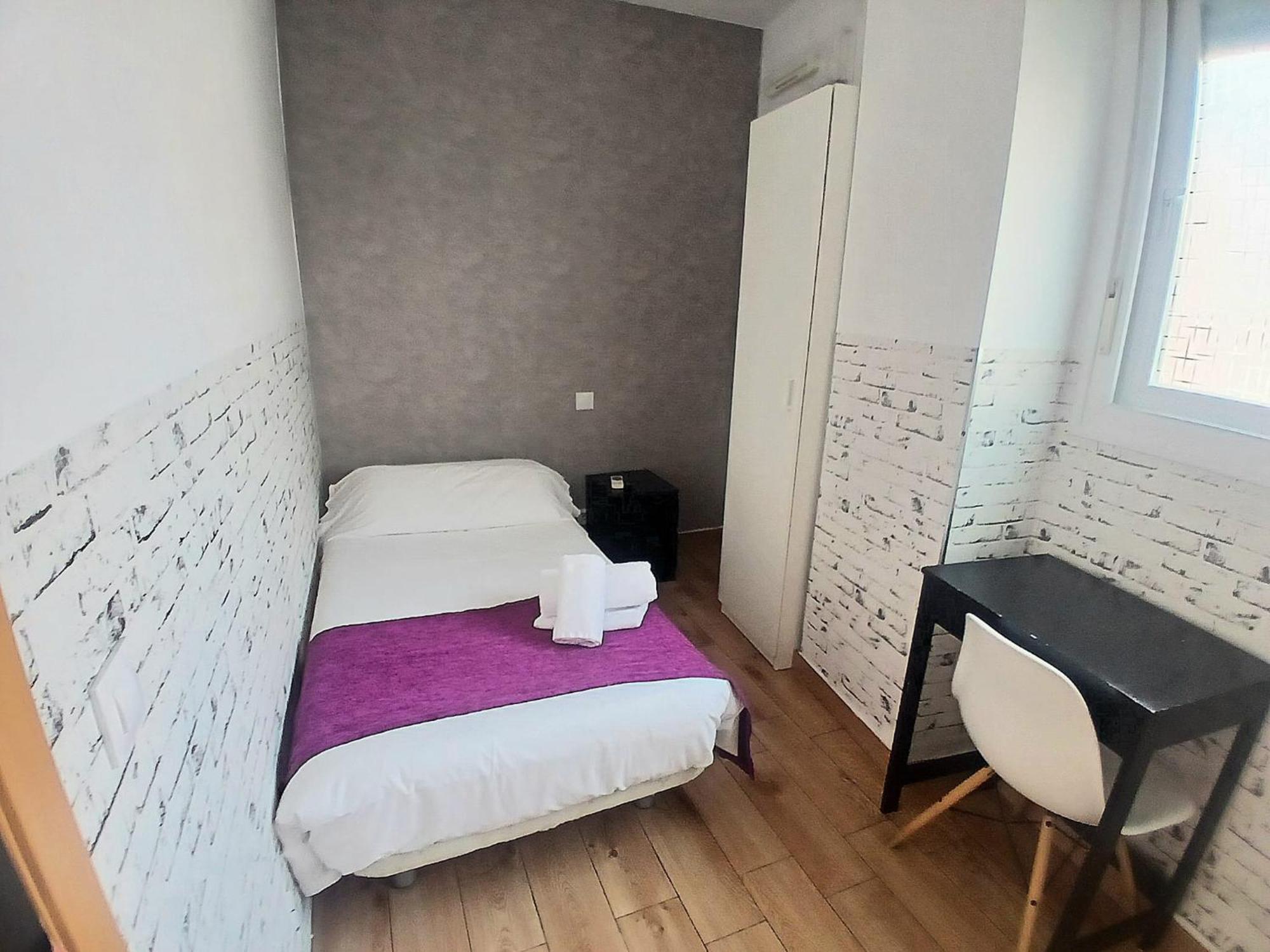 Single Room,1742986140:JPEG