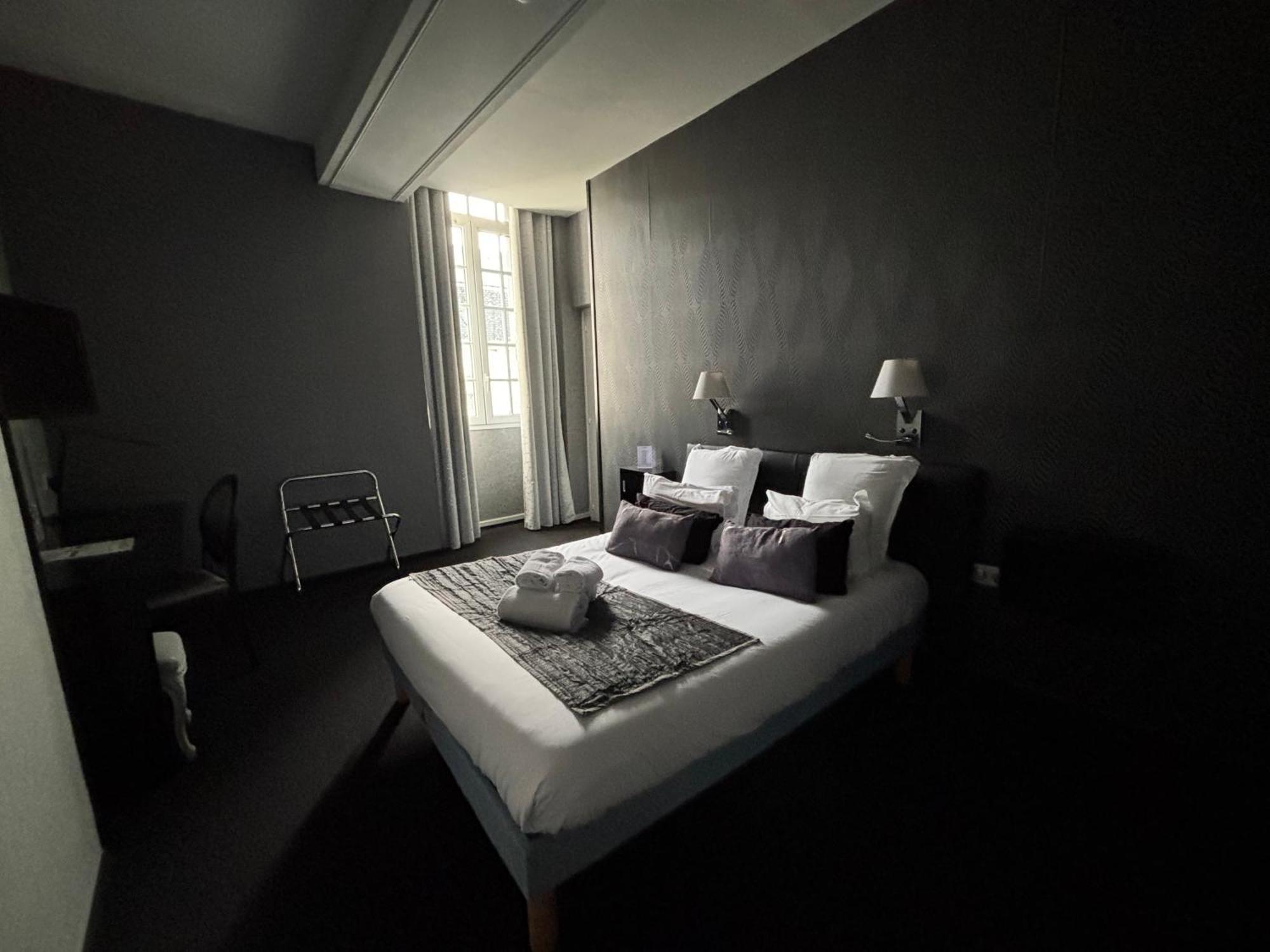 Double Room,1743002848:JPEG