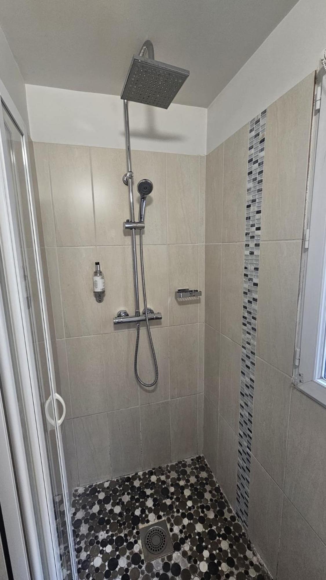 Double Room,1743047228:JPEG