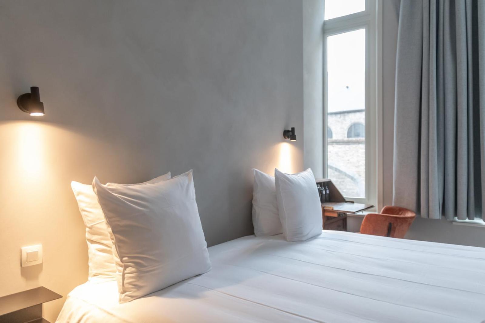 Small Double Room,1744220554:JPEG