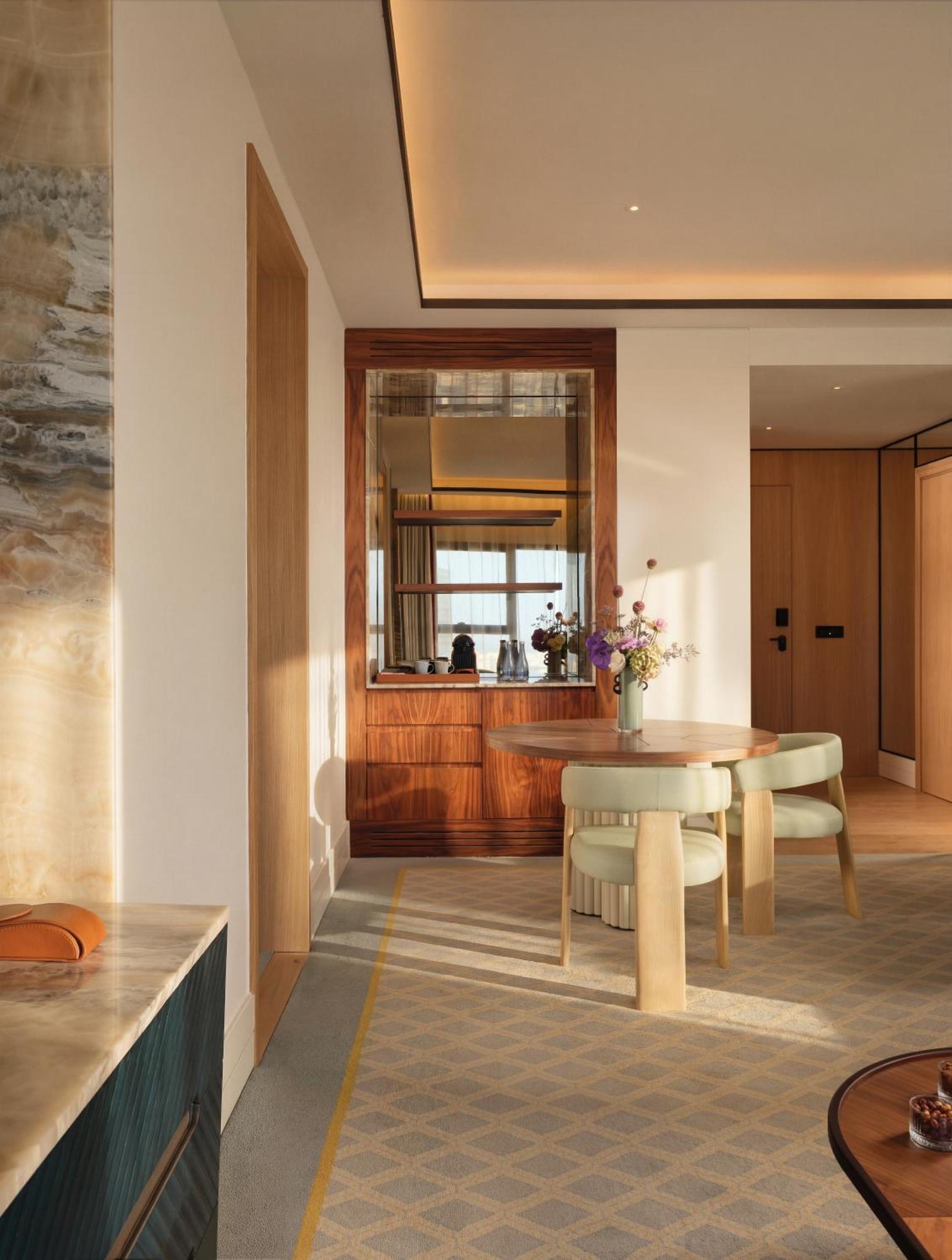 Suite Skyline,1746993963:JPEG