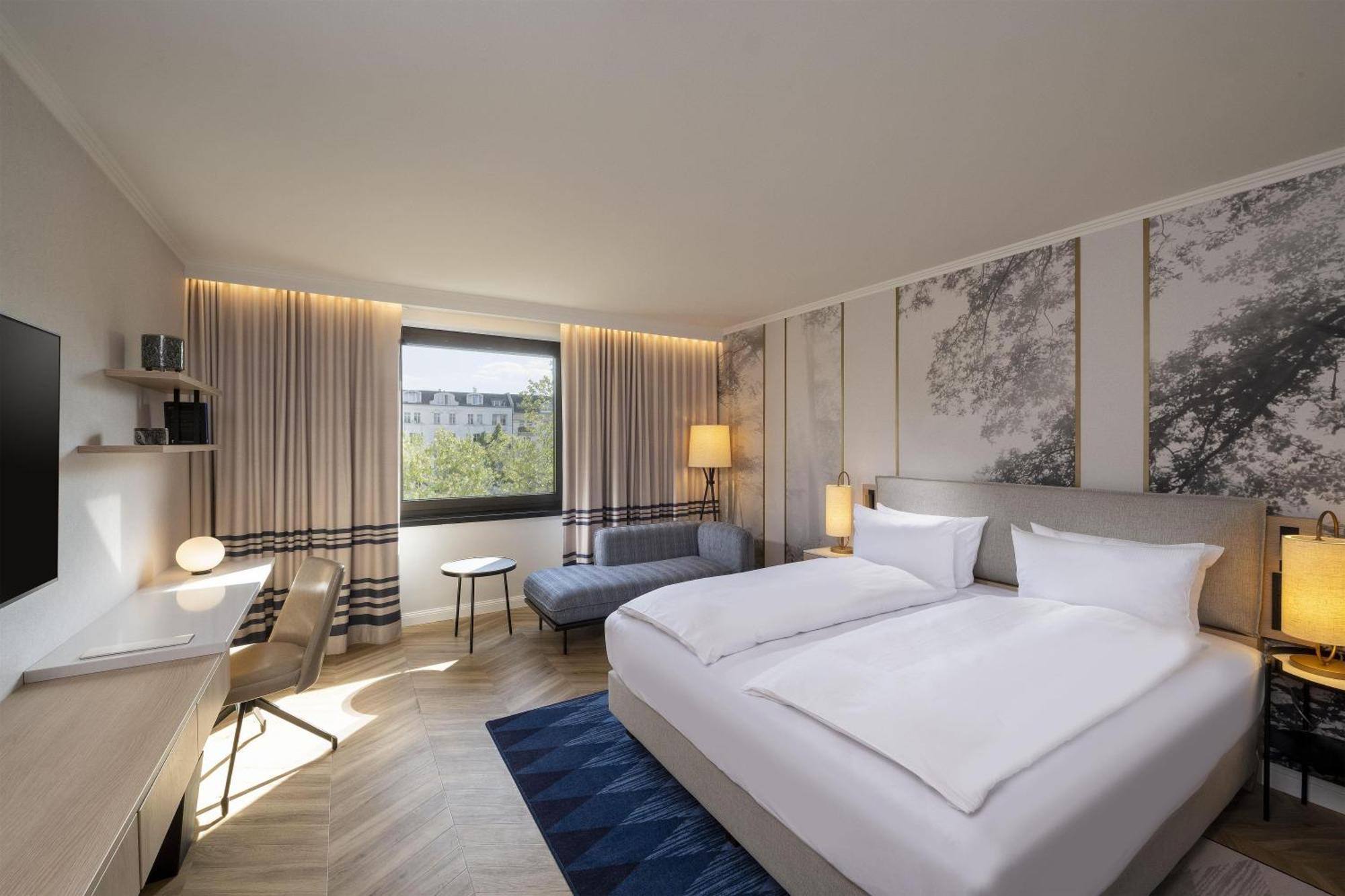 King Room with Park View,1765159944:JPEG