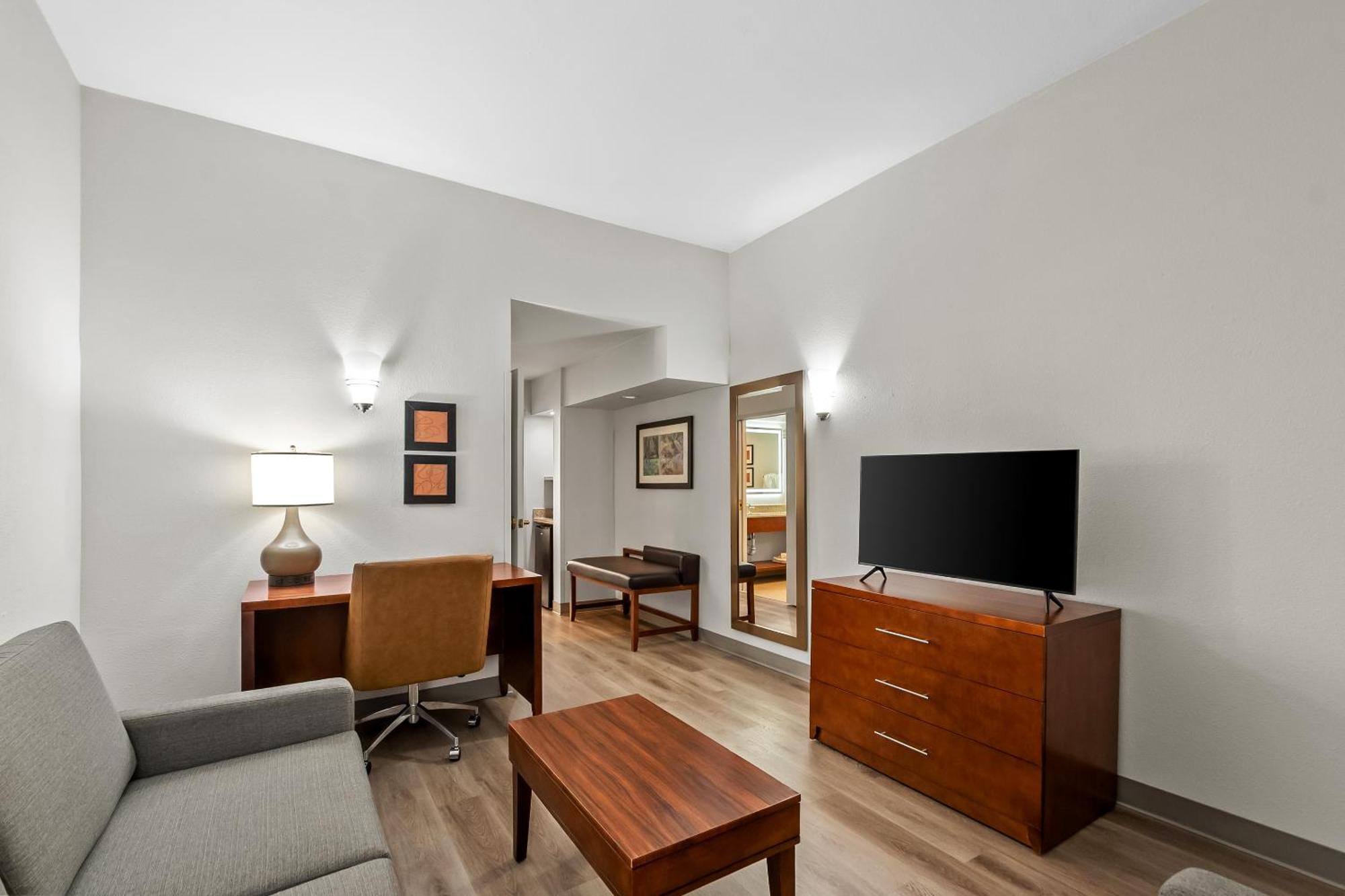 One-Bedroom King Suite,1758333047:JPEG