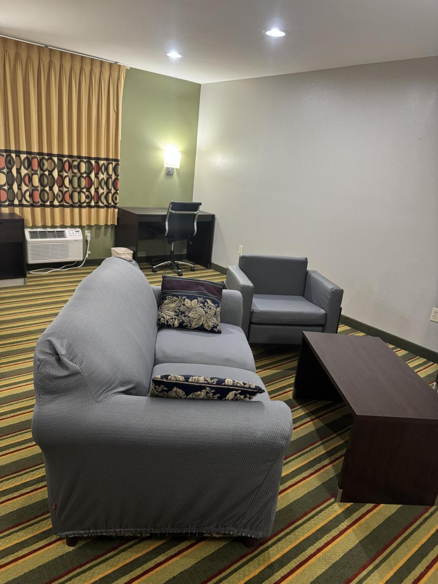King Suite - Non-Smoking,1758586923:JPEG
