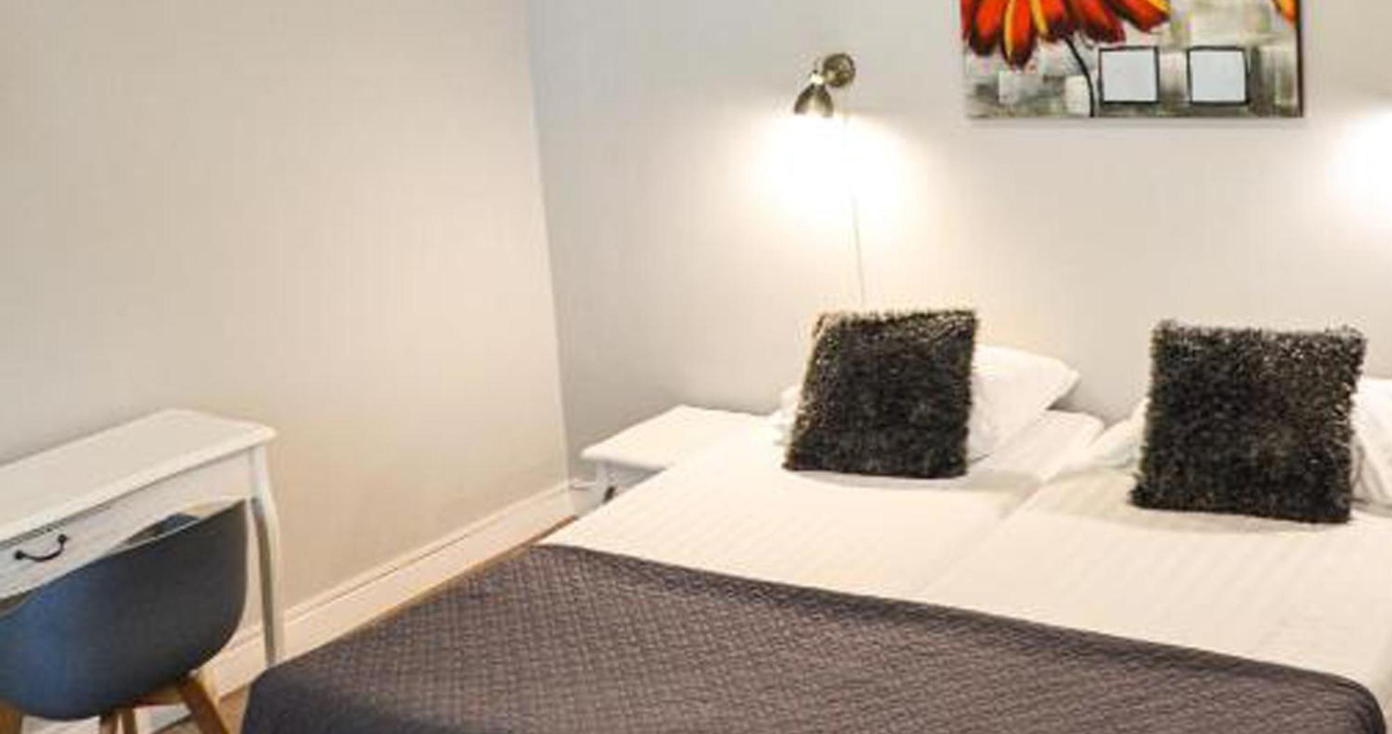 Twin Room Private External Bathroom