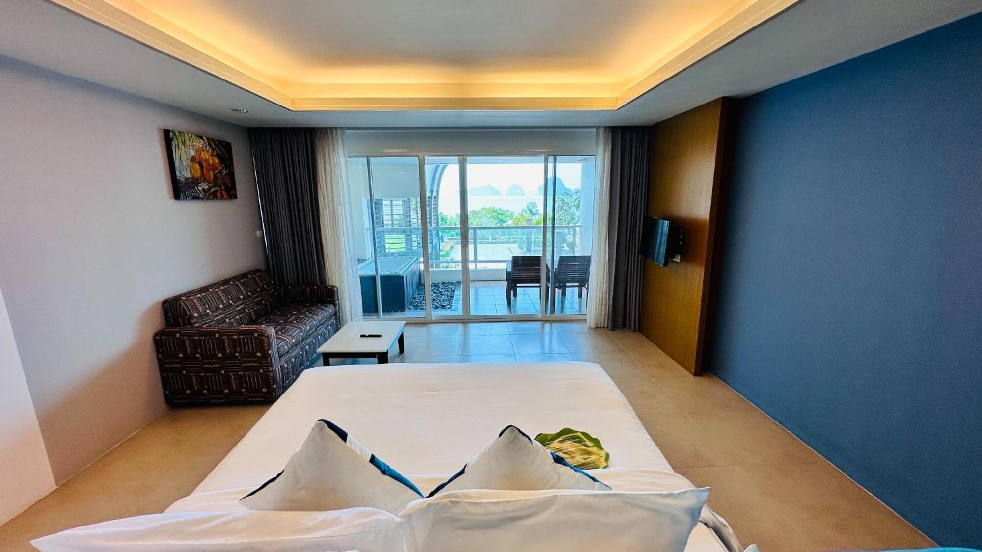 Deluxe Jacuzzi Sea View