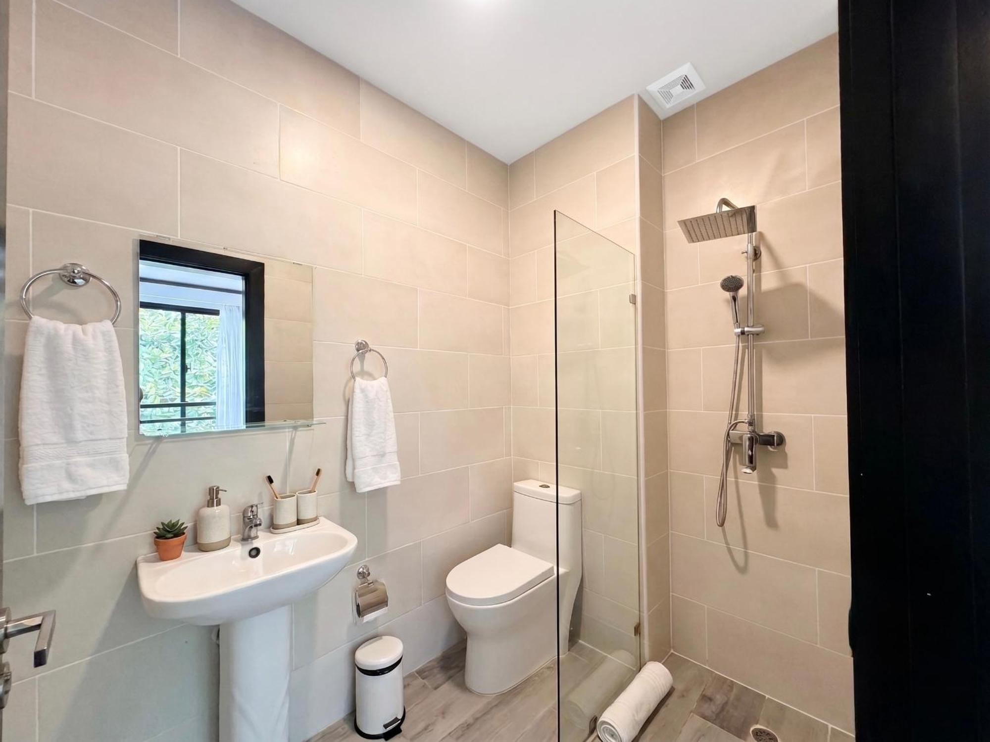 Double Room Private Bathroom,1768212301:JPEG
