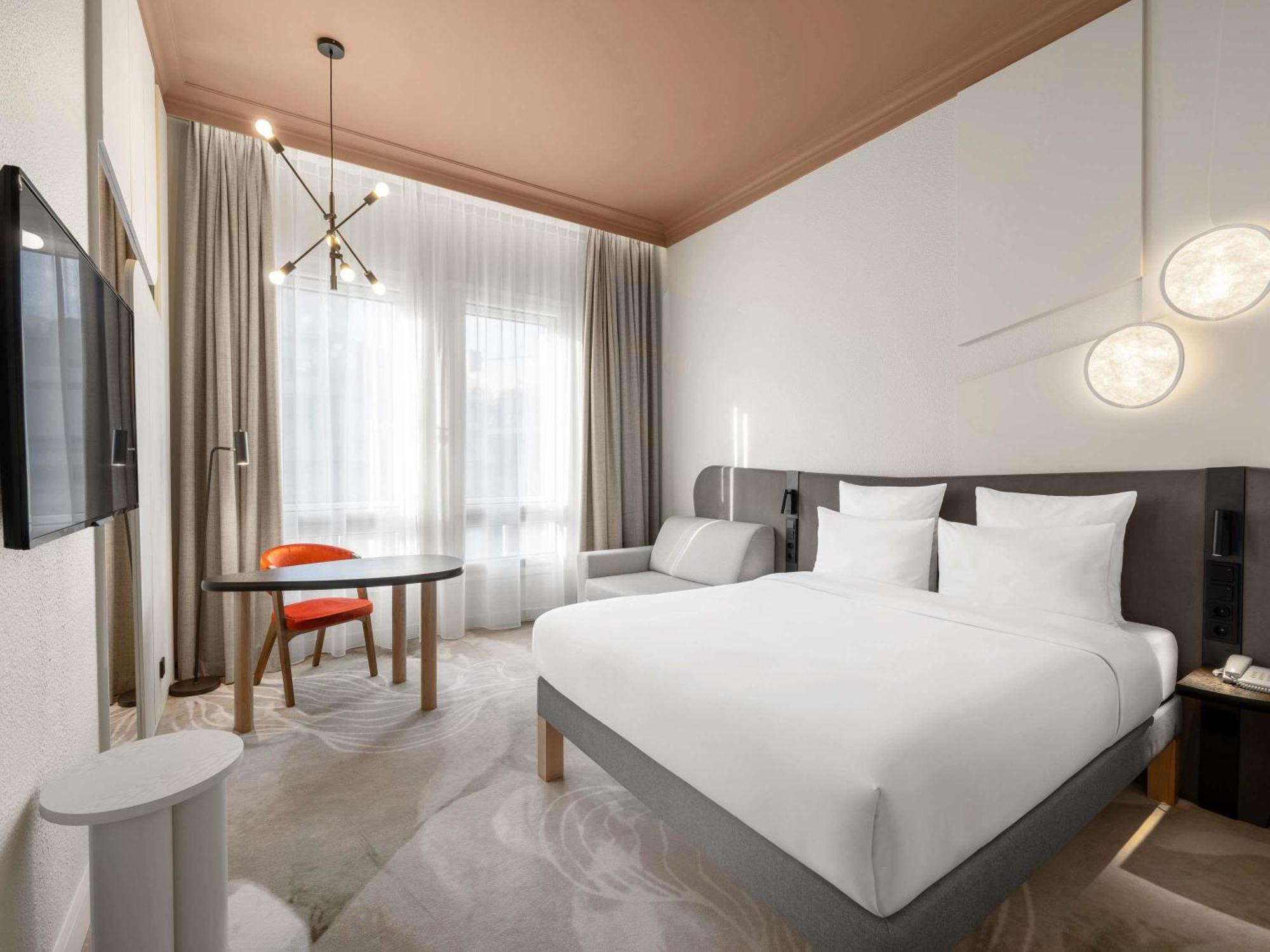 Superior Room with One Double Bed and Sofa Bed
