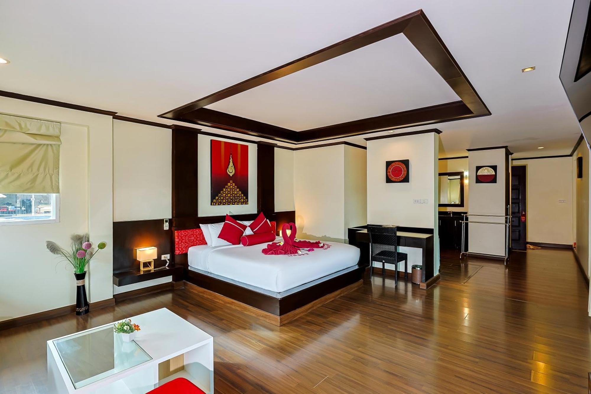 Superior Honeymoon Suite,1770478805:JPEG