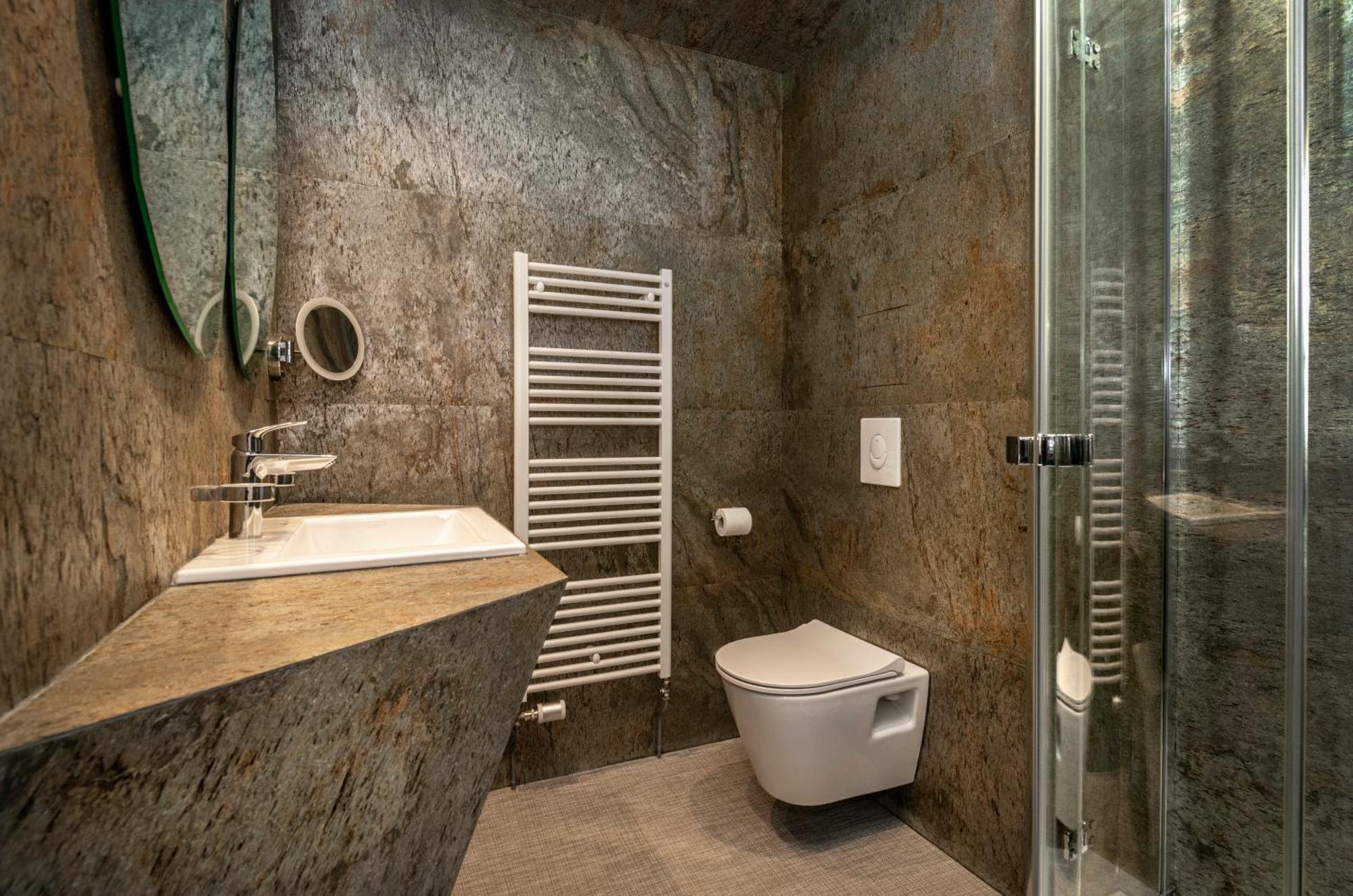 Triple Room Shower,1769895297:JPEG