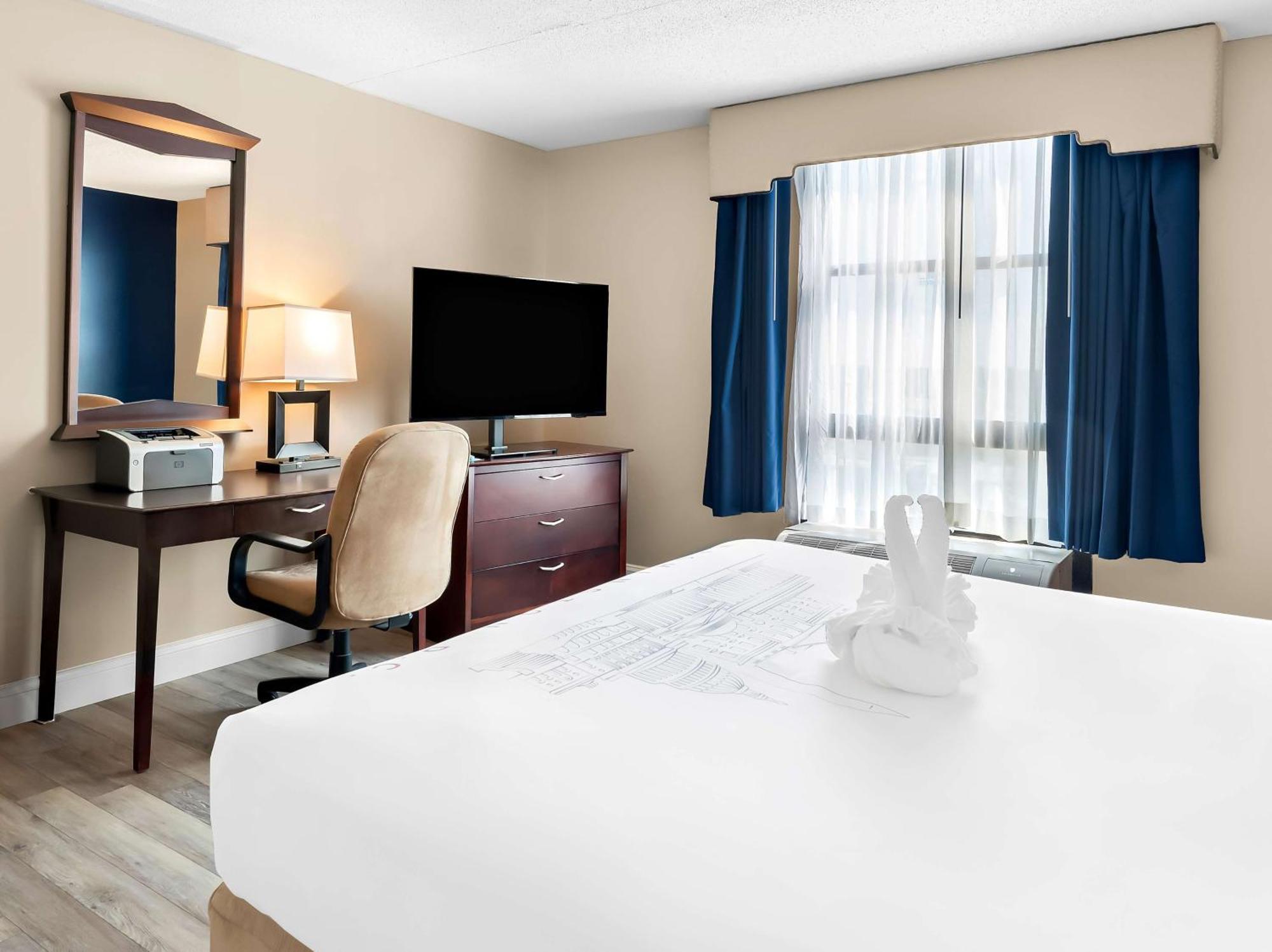 Two-Room King Suite,1770869825:JPEG