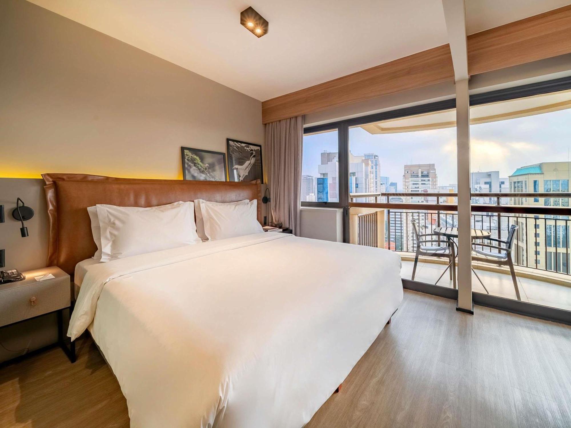 Executive King Room Balcony City View