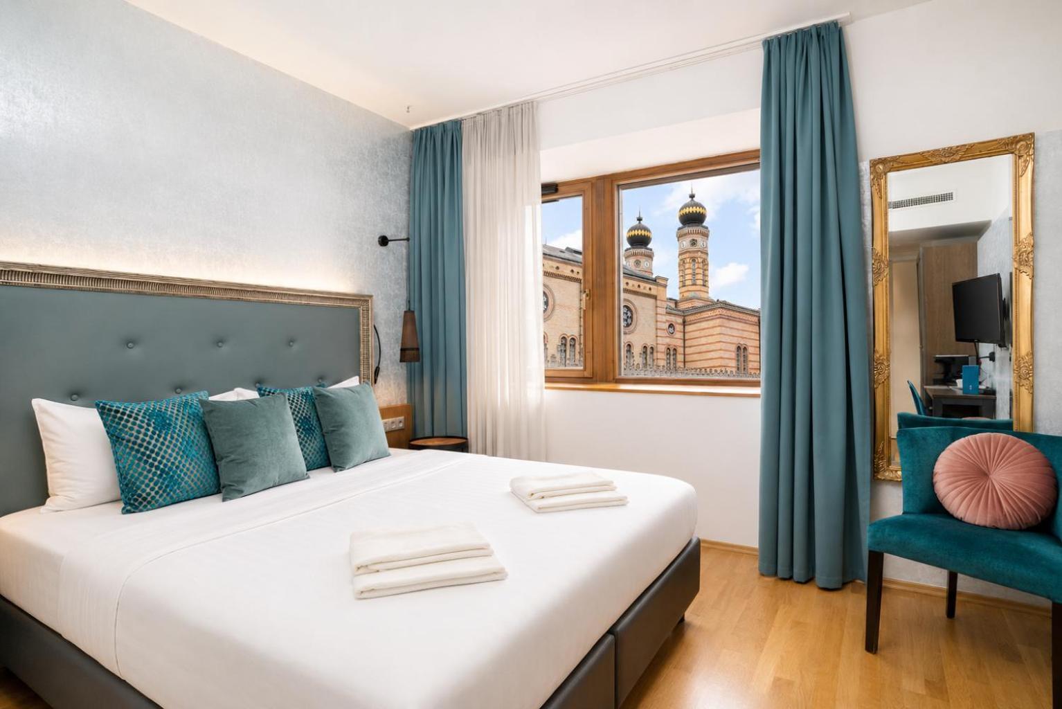Deluxe Double or Twin Room Synagogue View
