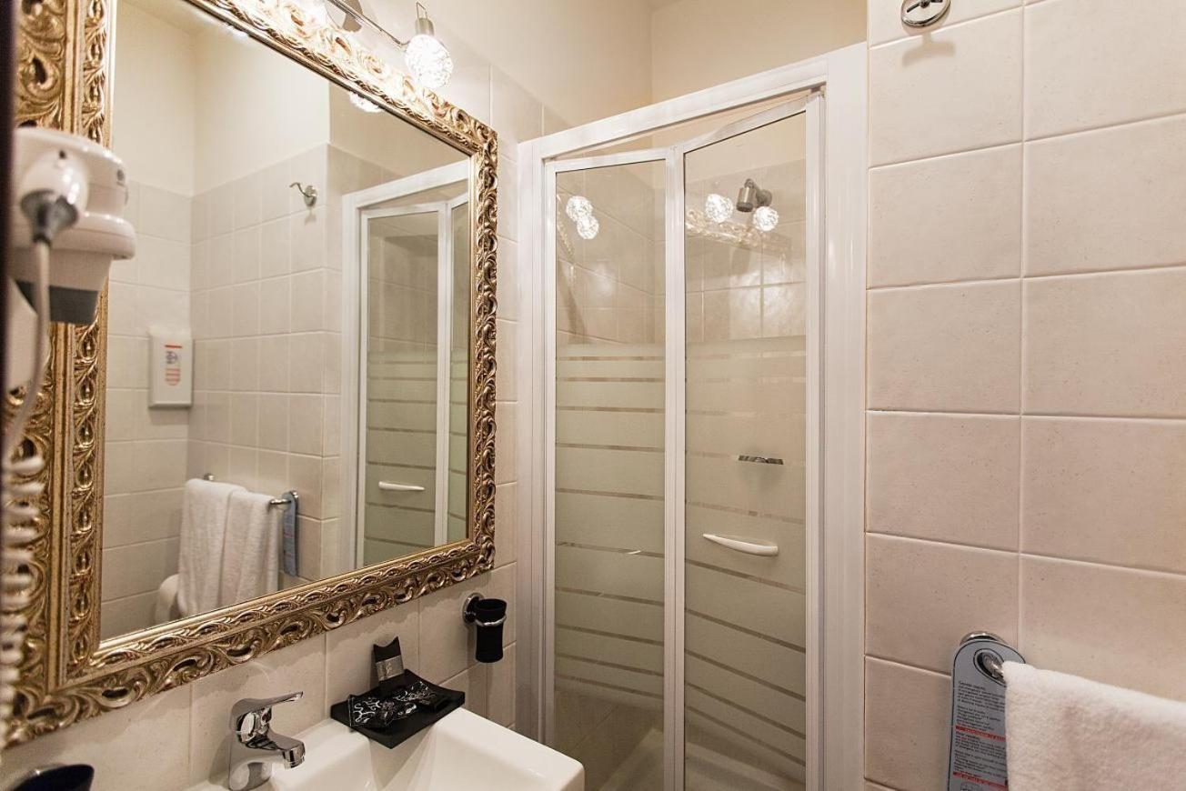 Triple Room,688052451:JPEG
