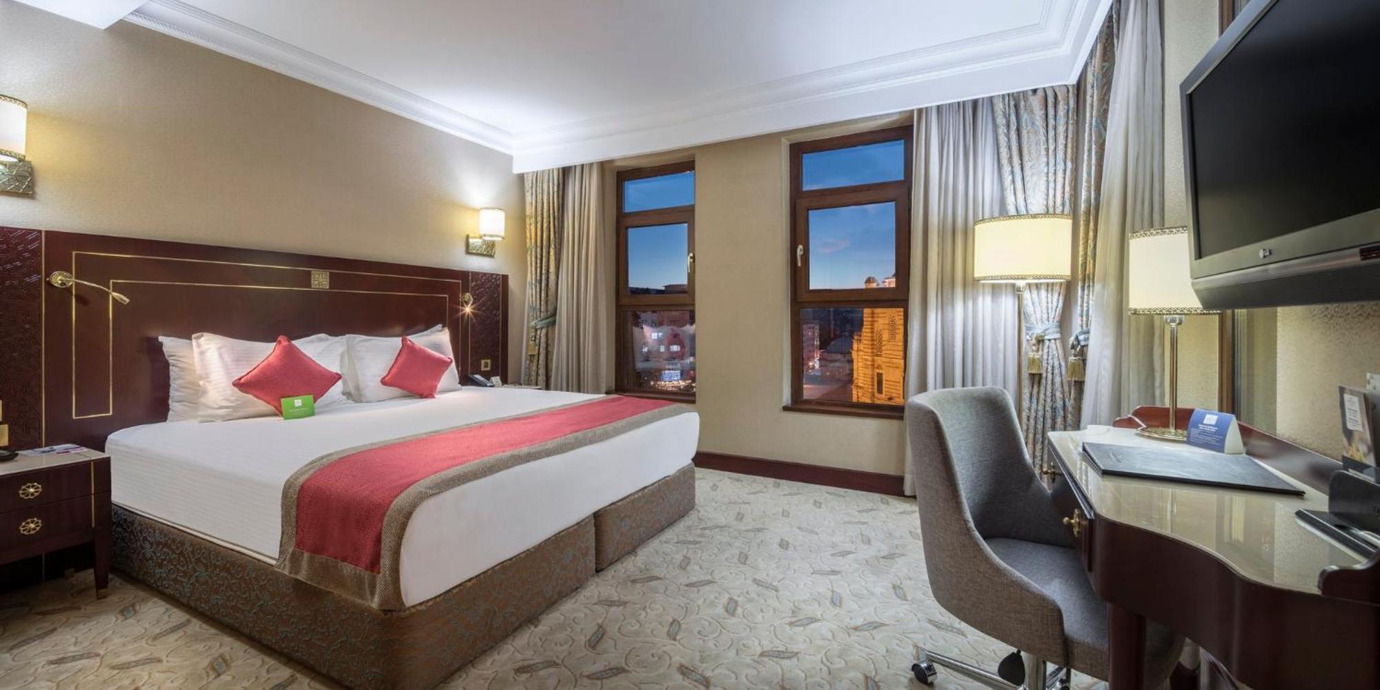 Premium King Room Lounge Access Non-Smoking