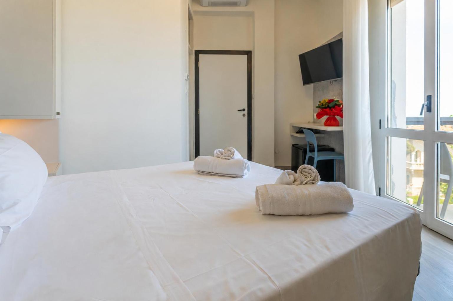 Doppelzimmer mit Balkon und Meerblick