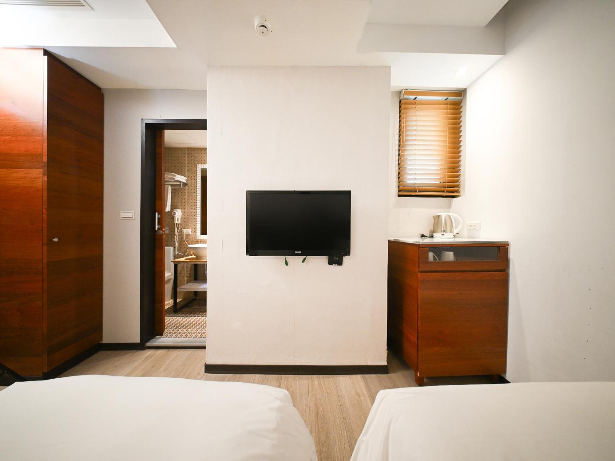 Standard Twin Room without Window