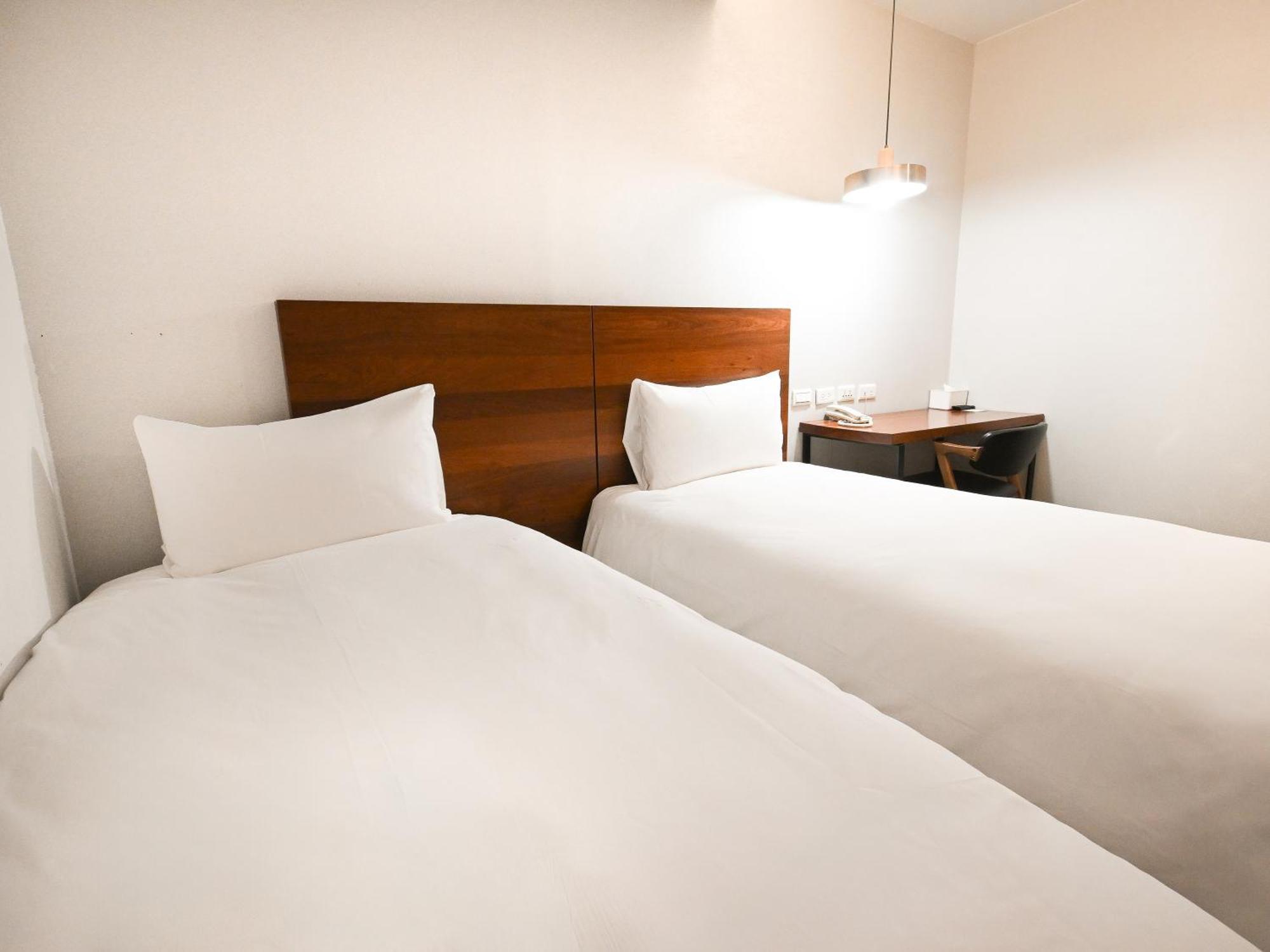Standard Twin Room without Window