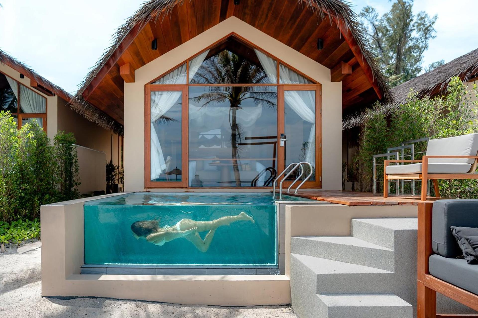 Sun Beachfront Pool Villa