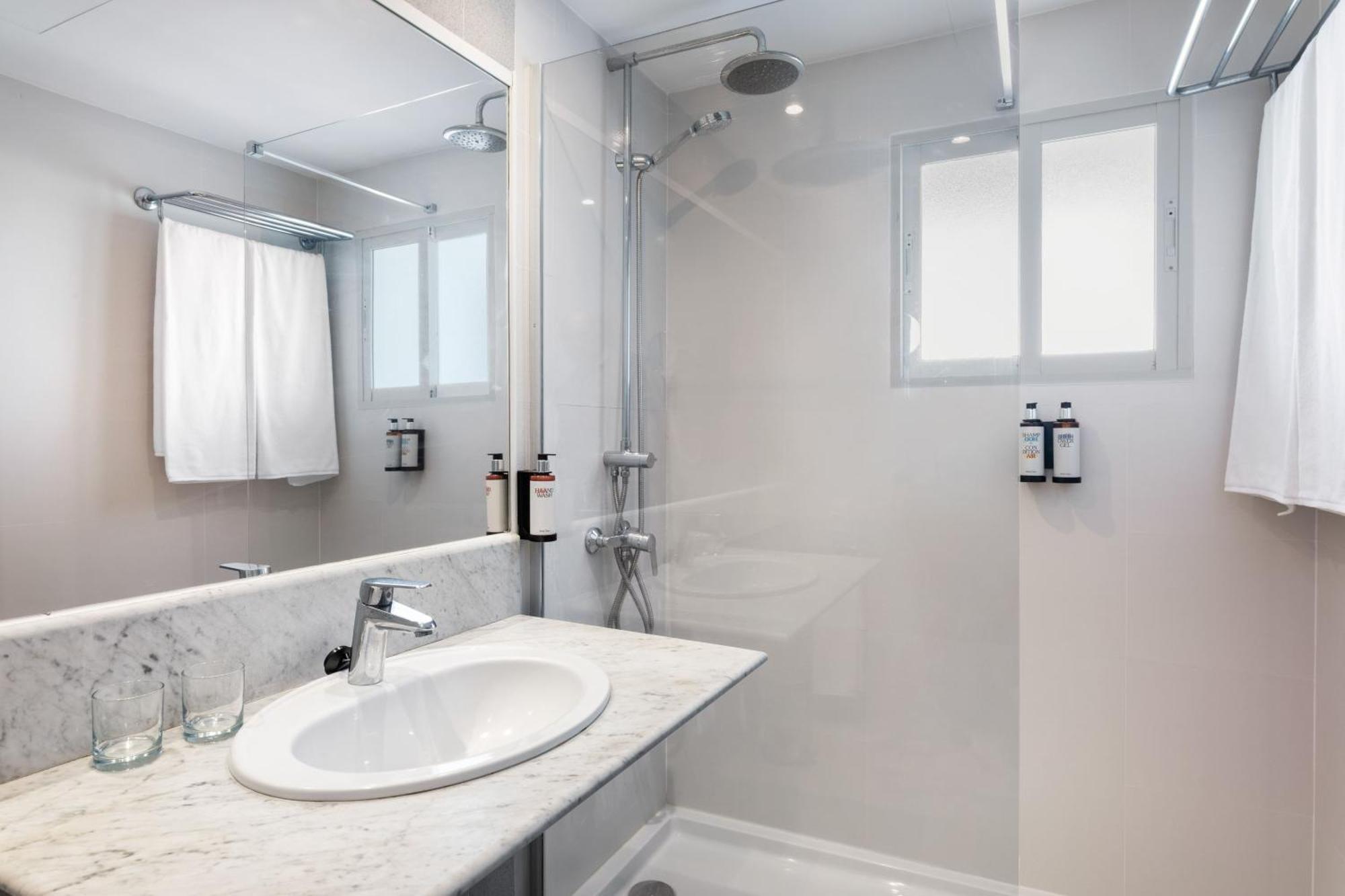 Double or Twin Room Front Sea View