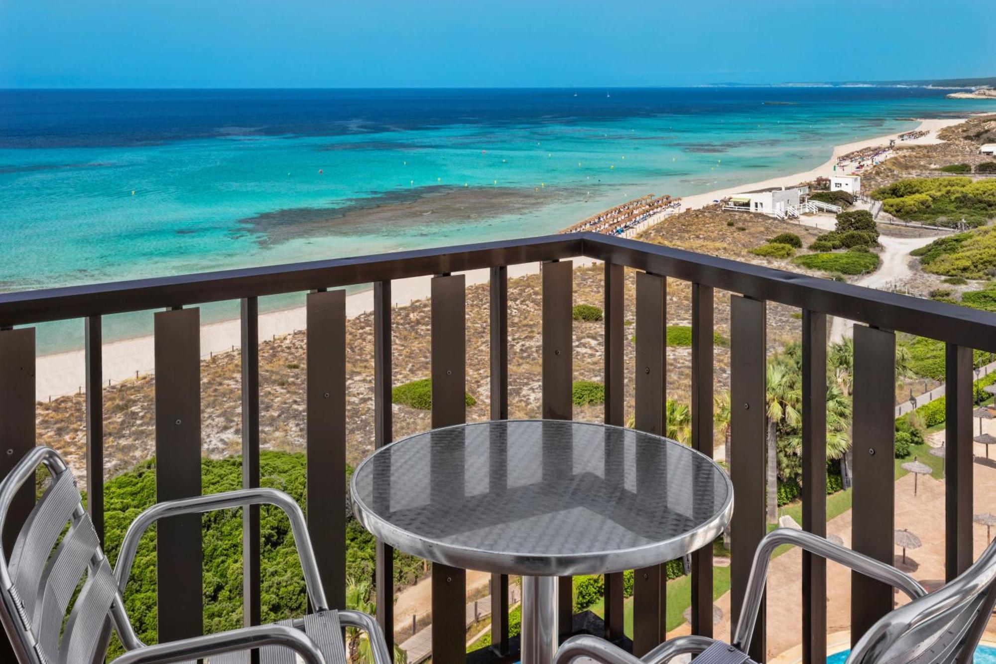 Double or Twin Room Front Sea View