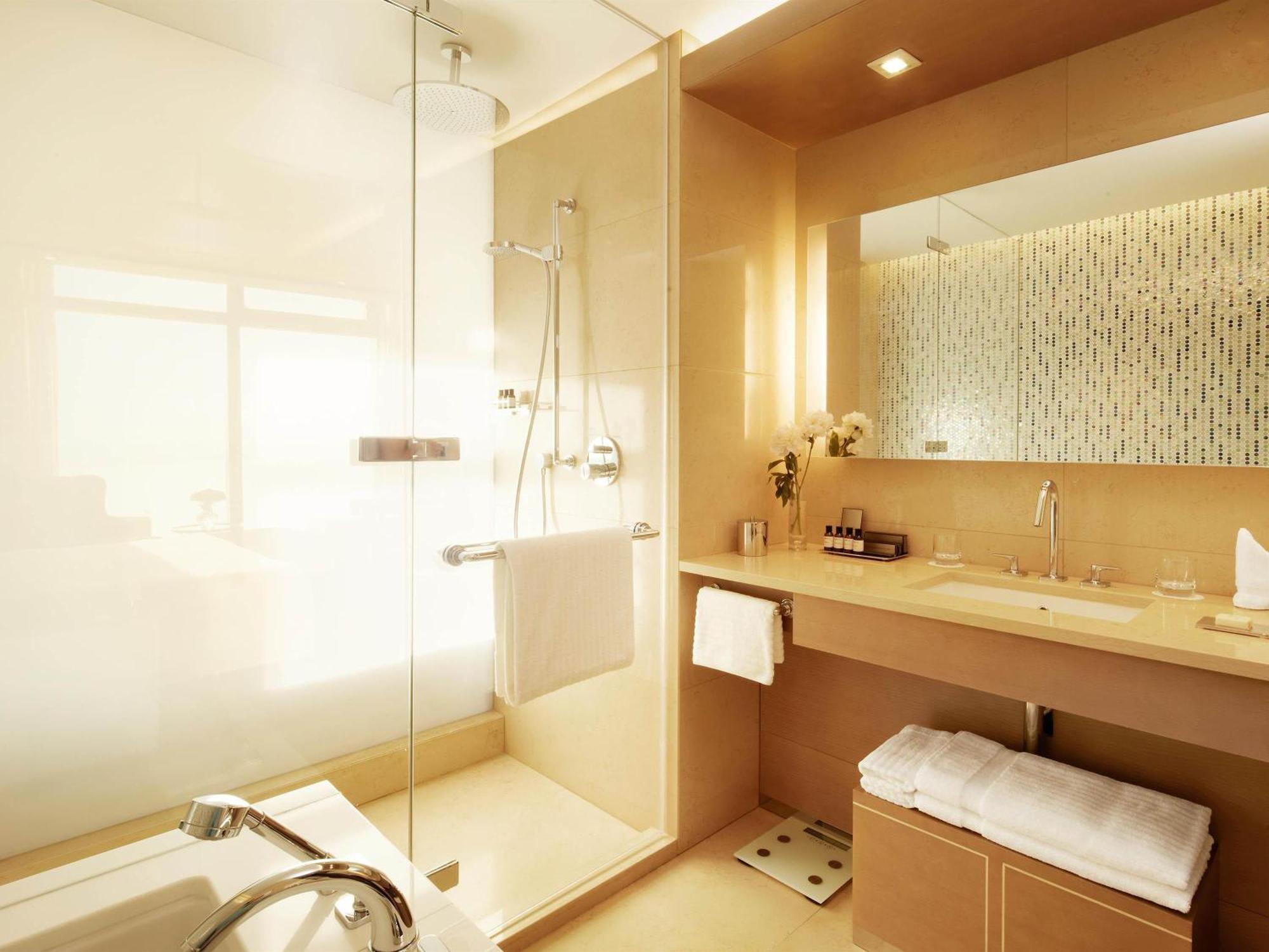 Deluxe Twin Room City View