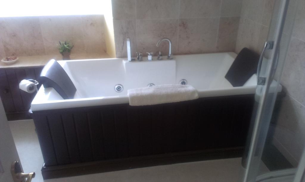 Double or Twin Room Private External Bathroom,204741202:JPEG