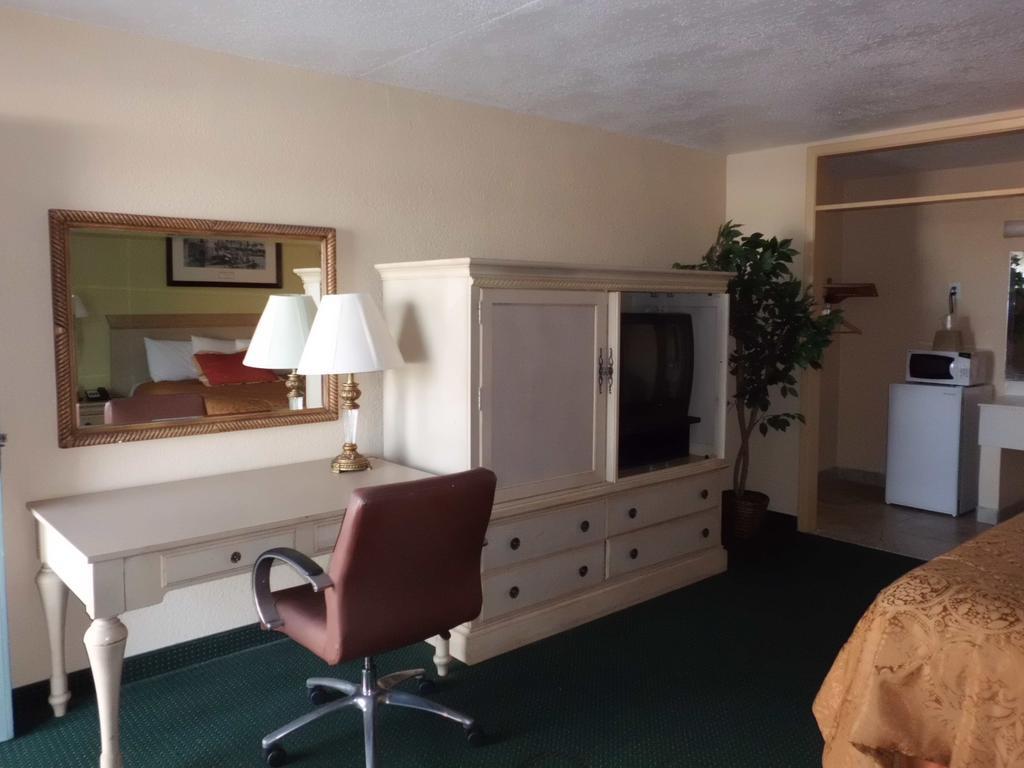Single Room,213924242:JPEG