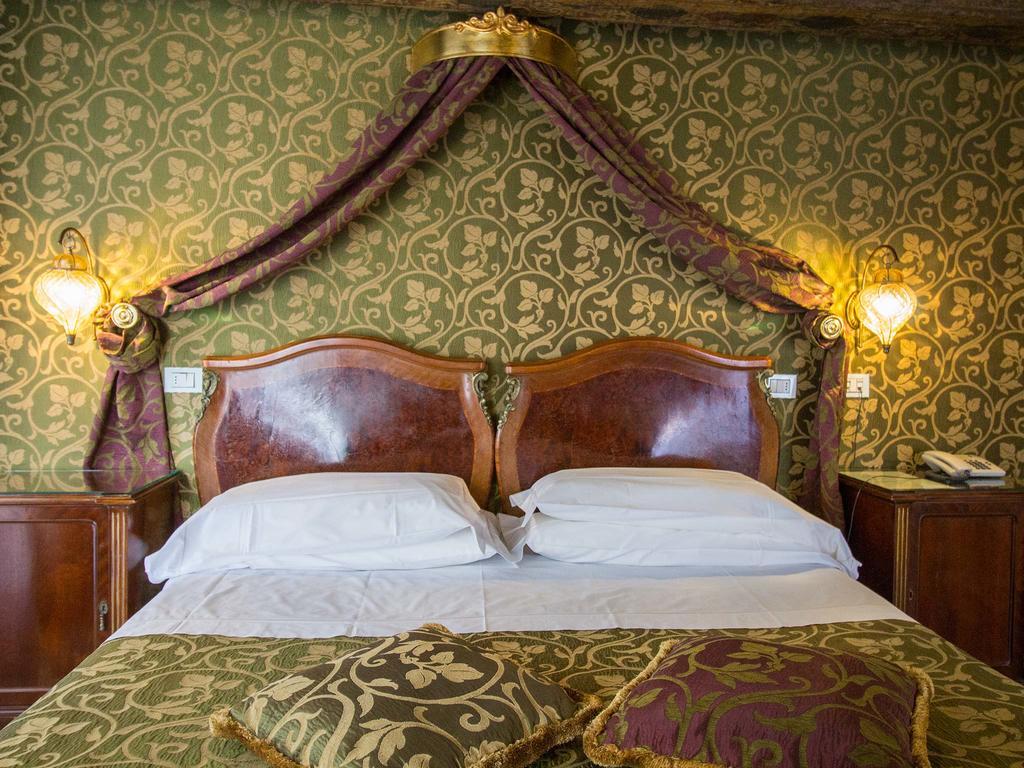 Classic Double Room,215513378:JPEG