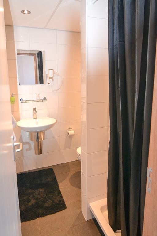 Quadruple Room Shower,227546879:JPEG