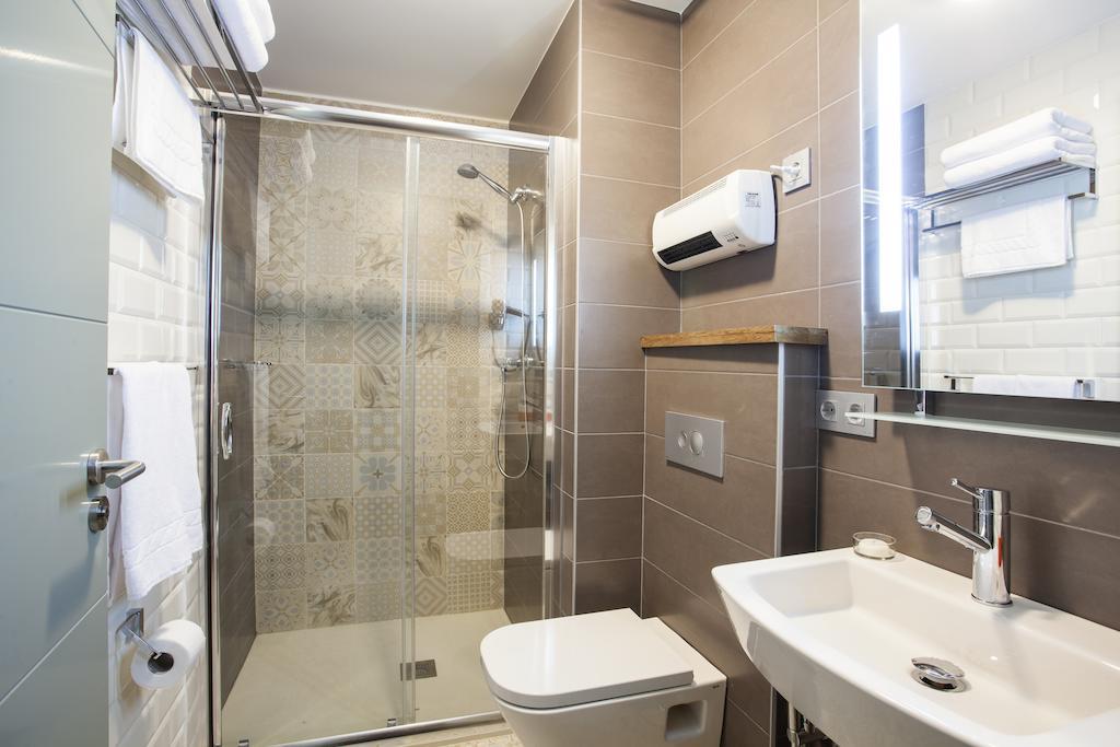 Twin or Double Room Interior,1112397108:JPEG