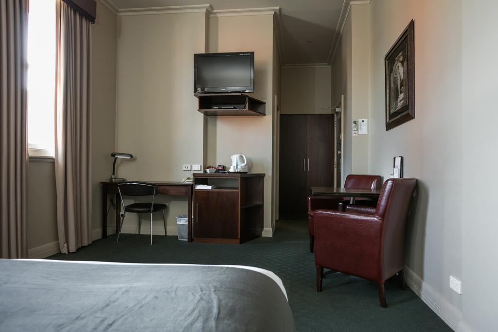 Deluxe Double Room Bath,1186279558:JPEG