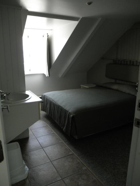 Standard Room with Double Bed and Shared Bathroom,325018369:JPEG