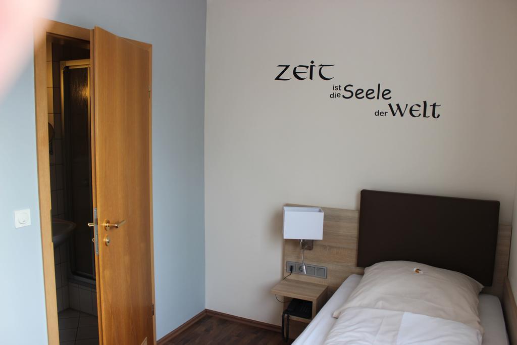Standard Single Room,273202769:JPEG