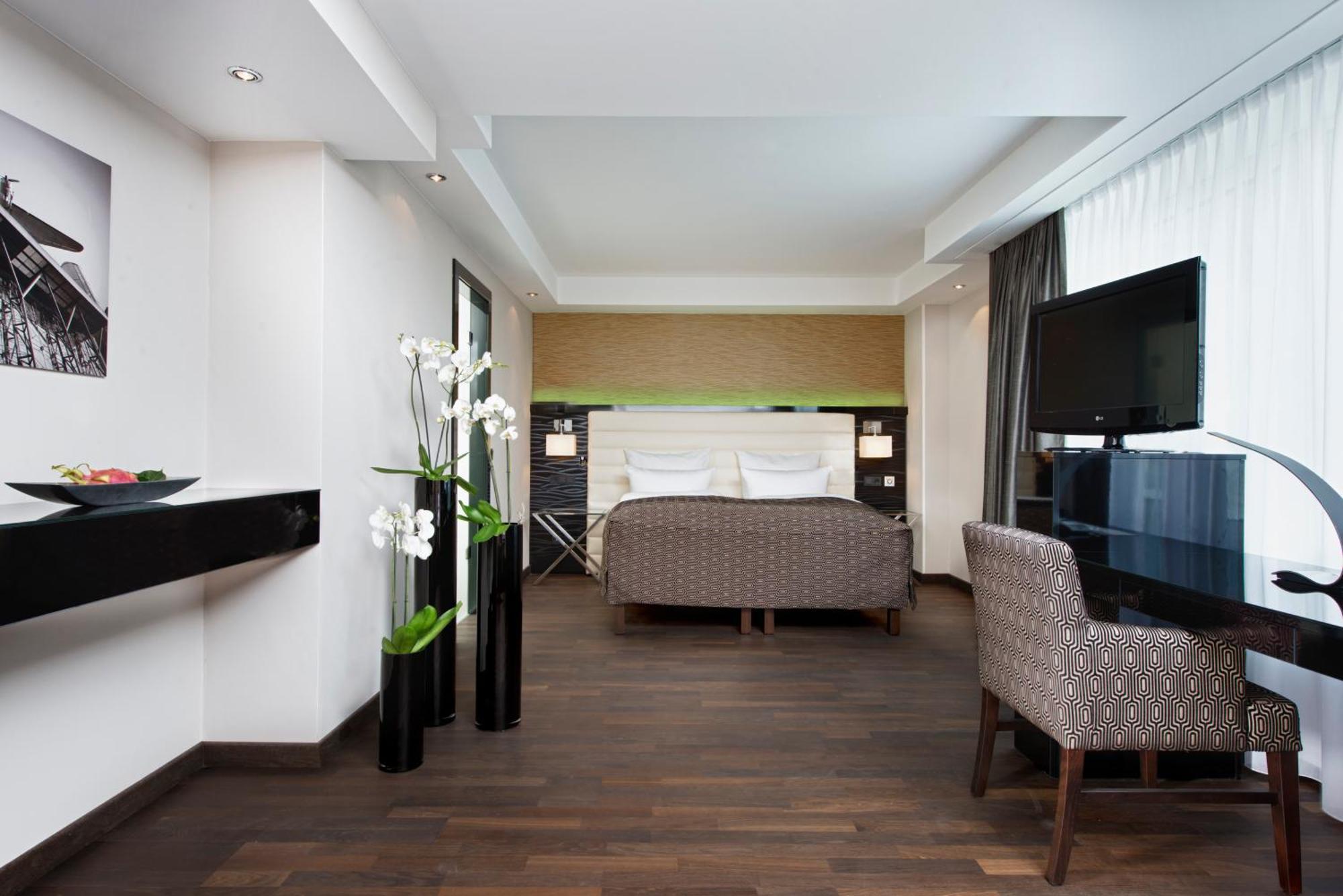 Junior Suite Club Lounge Access,690295317:JPEG