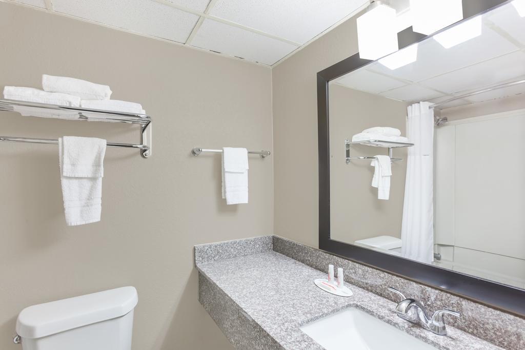 One-Bedroom Queen Suite,1386441041:JPEG