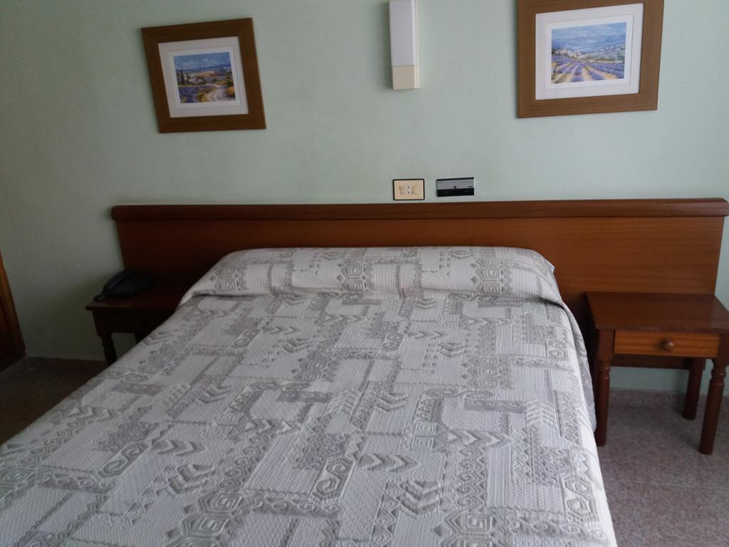 Budget Double Room,423289797:JPEG