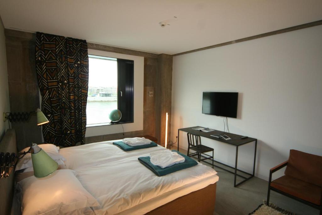 Double Room River View,37158796:JPEG