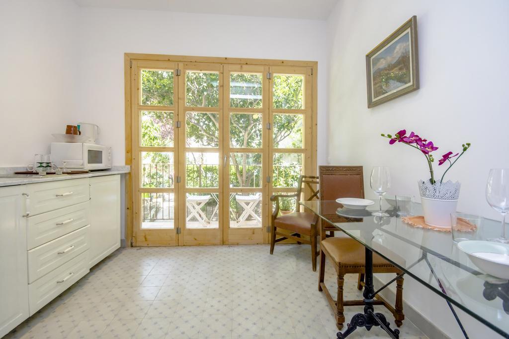 One-Bedroom Apartment Balcony,394311012:JPEG