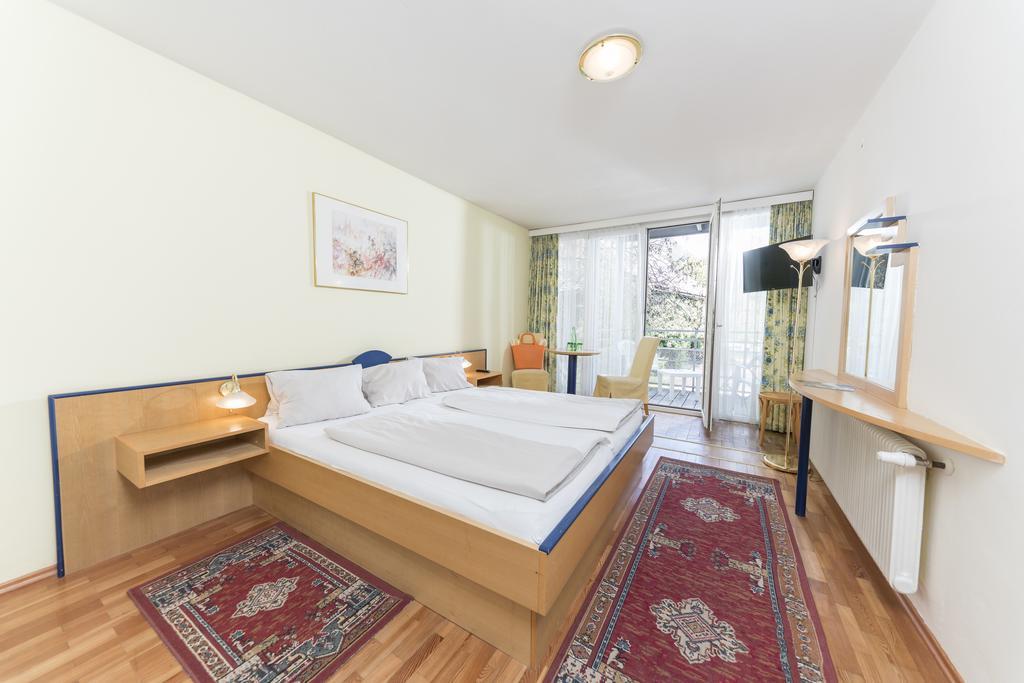 Double Room,1321917349:JPEG