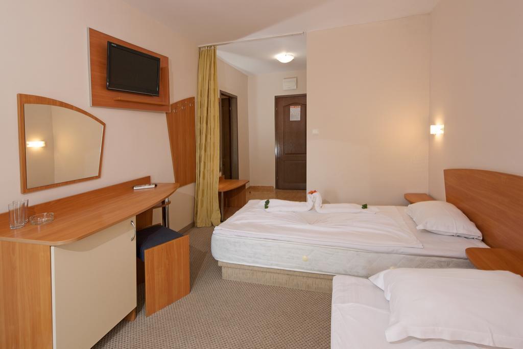 Quadruple Room,411771321:JPEG