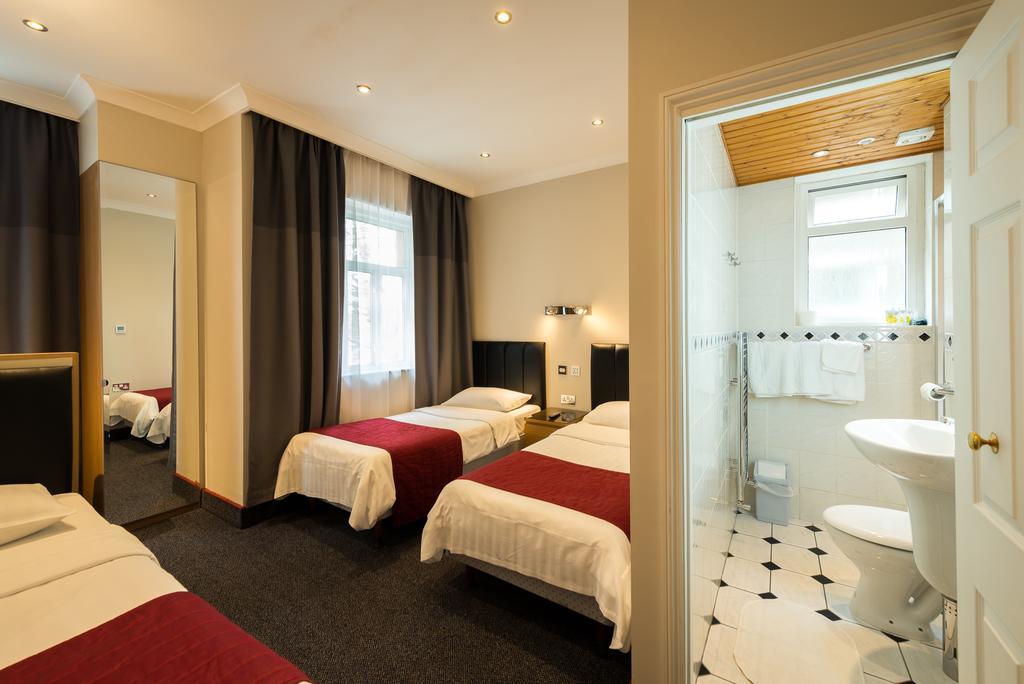 En-suite Triple Room