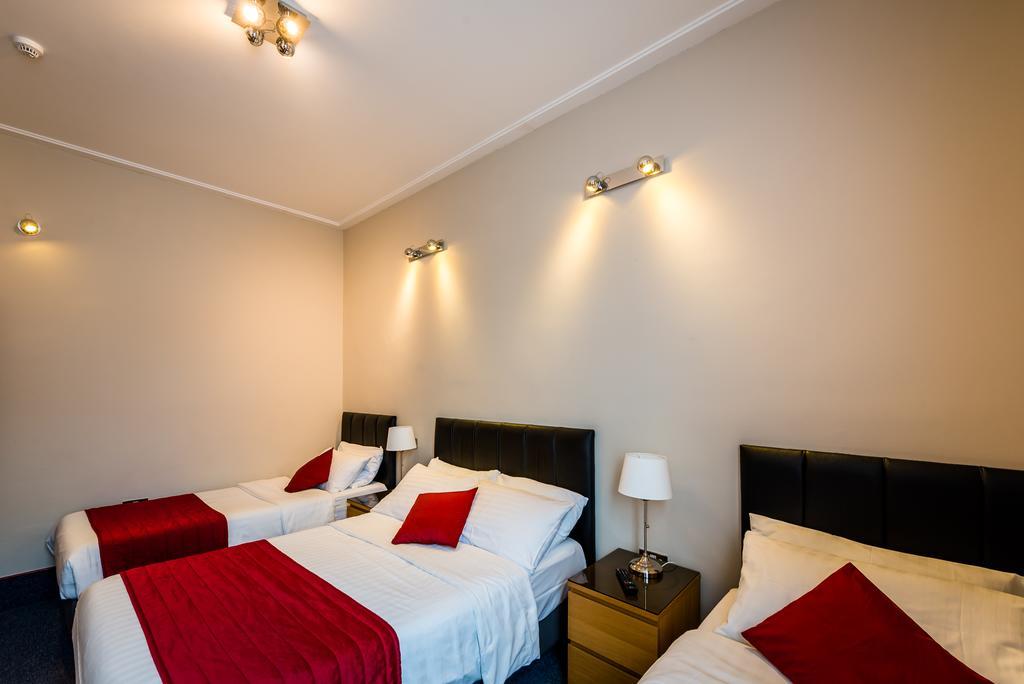 En-Suite Family Room,415695279:JPEG