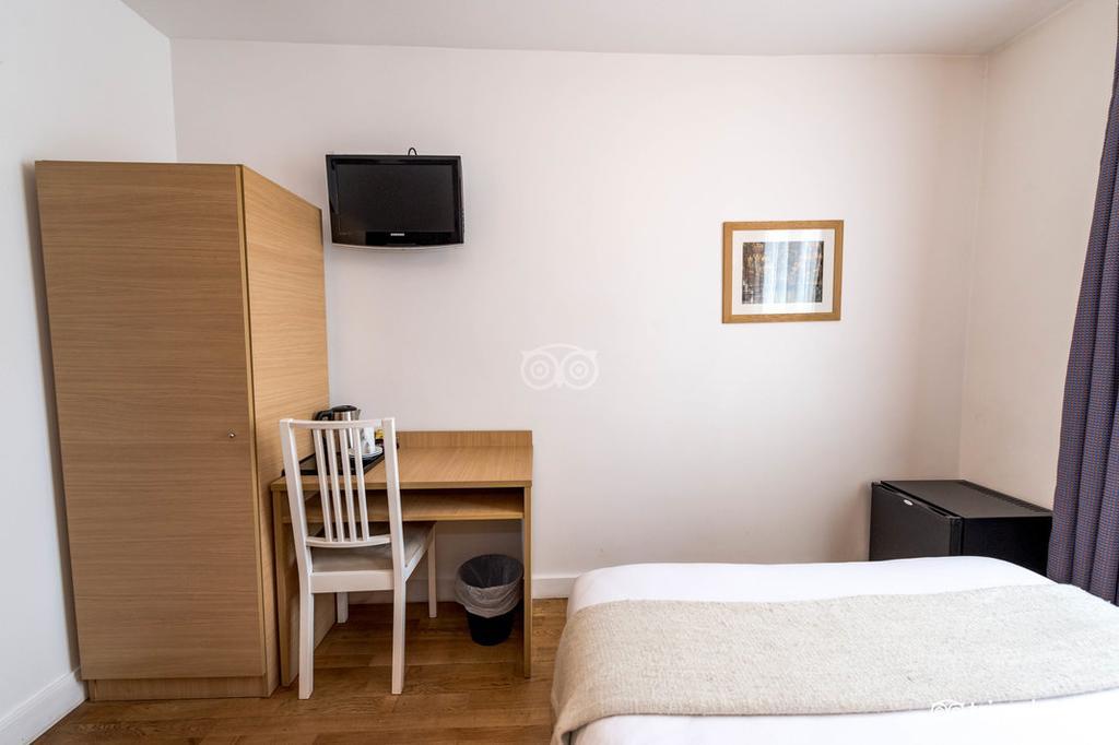 Double  Room with Bath,451505730:JPEG