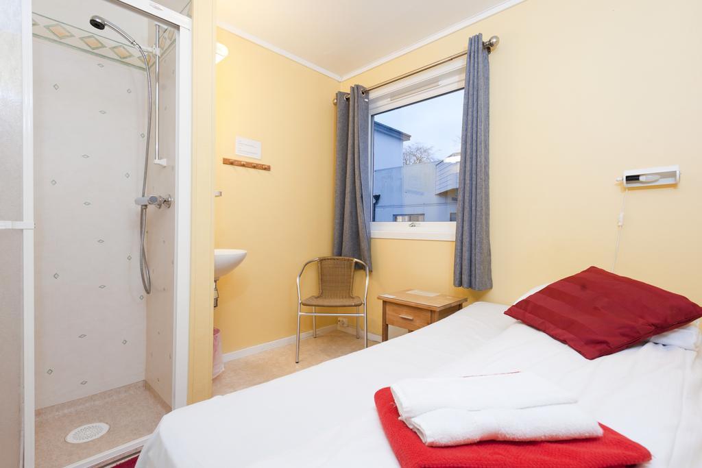 Single Room private shower shared toilet