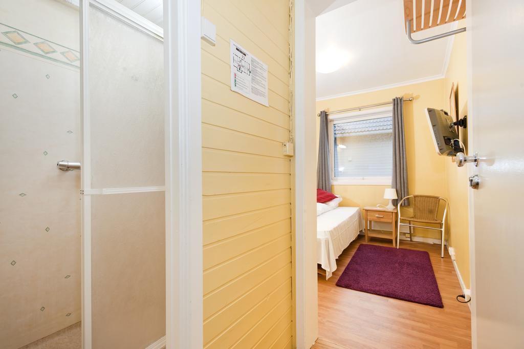 Single Room private shower shared toilet