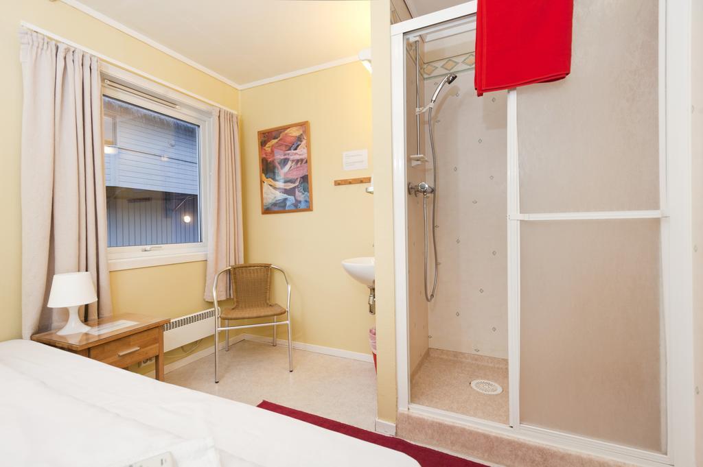 Single Room private shower shared toilet