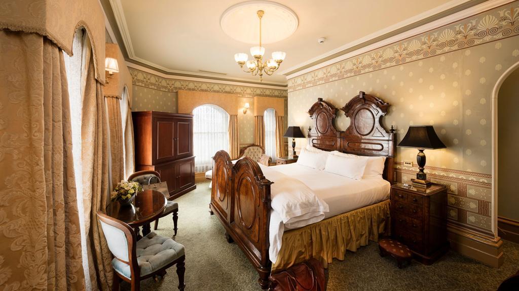 Royal Suite,1345952570:JPEG