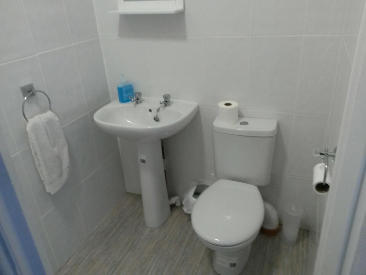 Standard Twin Room En-Suite Shower,507110871:JPEG