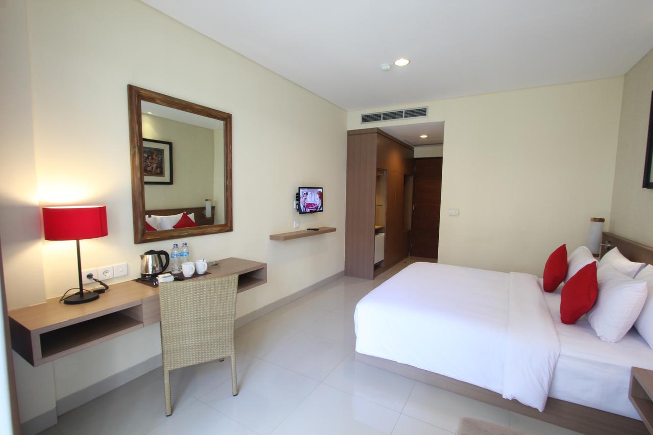 Deluxe Upper Floor Room, Double Bed with Pool View